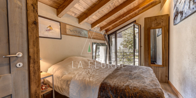 UNDER OFFER / CHALET FALCON - CHAMONIX MONT BLANC