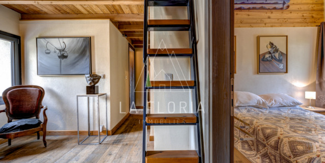 UNDER OFFER / CHALET FALCON - CHAMONIX MONT BLANC